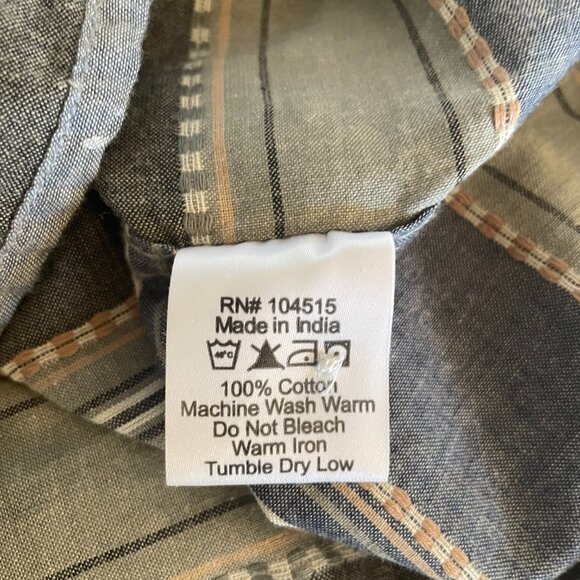 Free Planet Printed Short-Sleeve Button-Up Shirt in Vertical Stripes, Medium - Picture 7 of 7